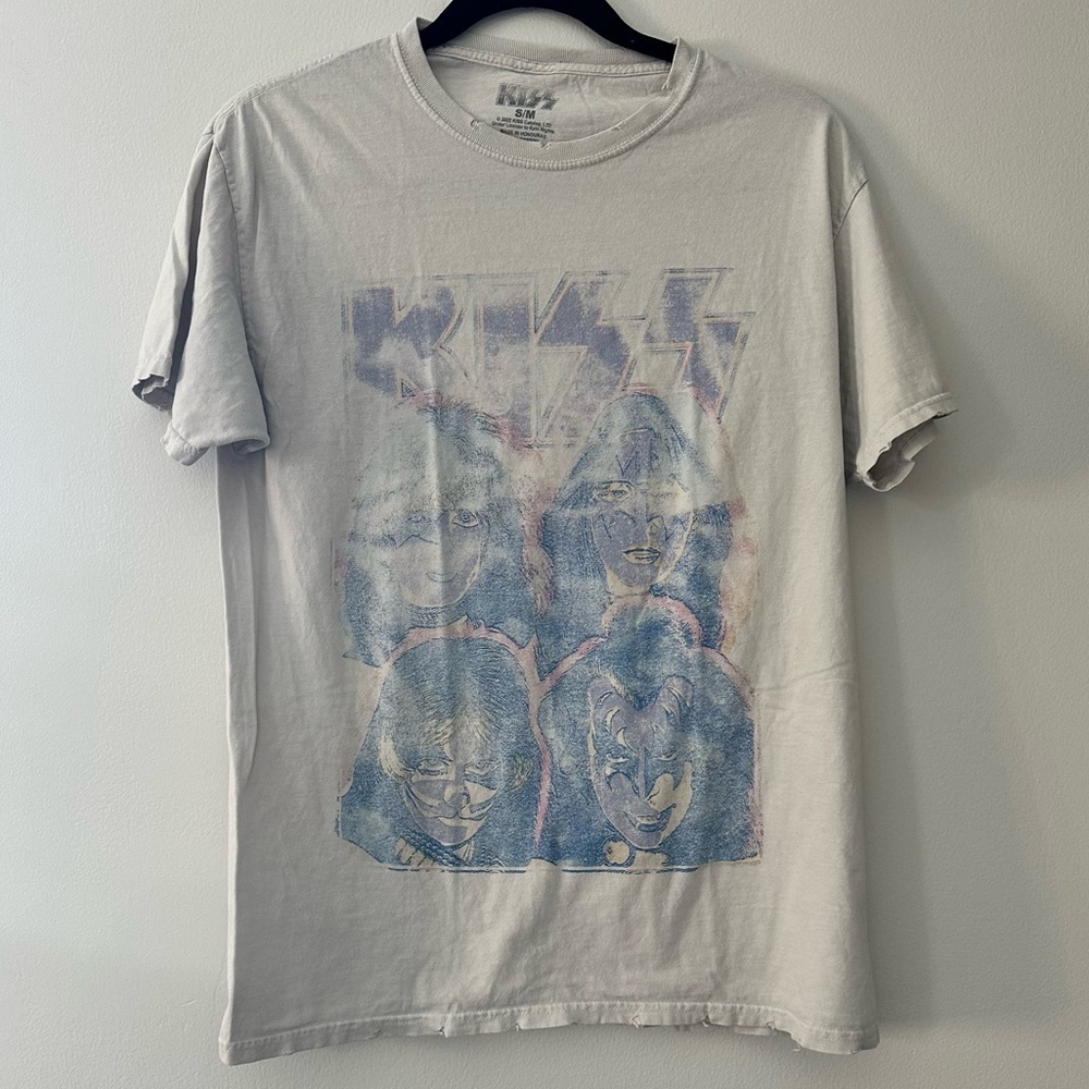 Women’s forever 21 kiss graphic crew neck tee cream blue short sleeve small